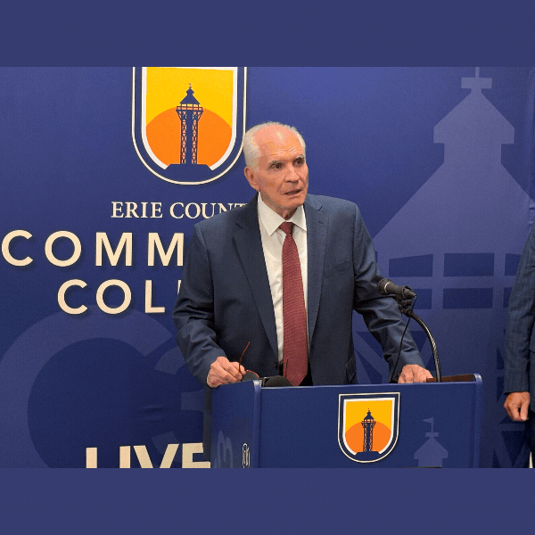 Slideshow of EC3 officials speaking at podium