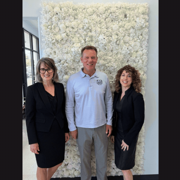 Slideshow of the senator touring cosmetology school